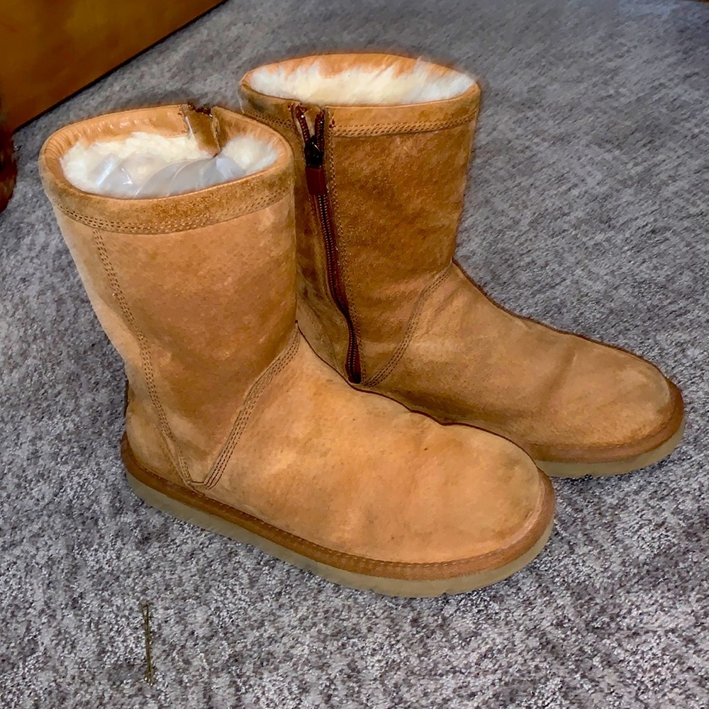 Chestnut Ugg’s 8